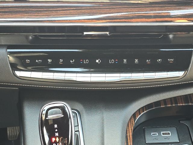 2024 Cadillac Escalade ESV Premium:C02484