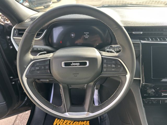 2024 Jeep Grand Cherokee L Altitude - Diamond Black Crystal Pearlcoat exterior view 12