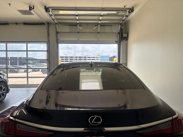 Used 2020 Lexus ES Sedan