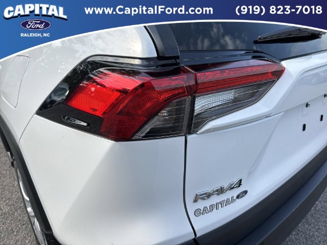 Used 2025 Ice Toyota LE image 15
