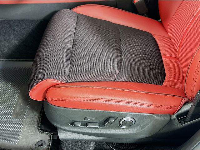 Thumbnail: 2025 Genesis GV70 - 20