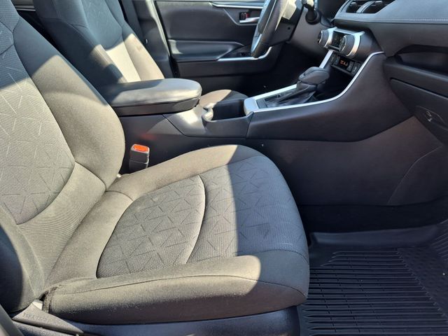 2022 Toyota RAV4 - Image 31