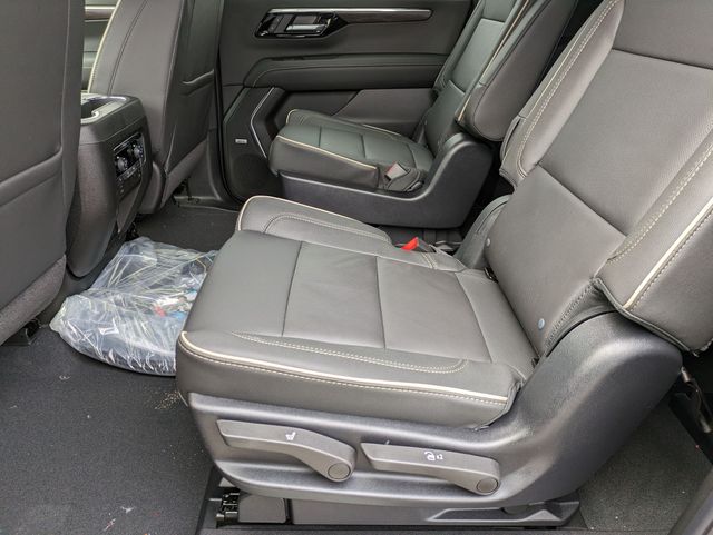2025 Chevrolet Suburban Premier photo
