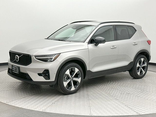 2025 Volvo XC40 B5 Plus Dark Theme AWD