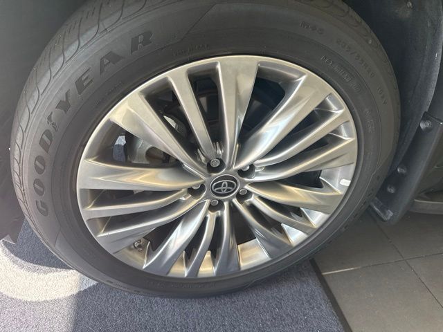 2024 Toyota Highlander Platinum  at Toyota of Victoria