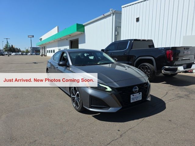Gray (Gun Metallic) 2024 Nissan Altima 2.5 SR FWD Sedan Front-Wheel Drive Continuously Variable Transmission