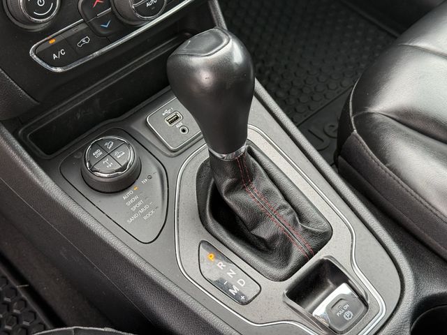 2020 Jeep Cherokee Trailhawk Silver at Victoria Chrysler Dodge Jeep Ram