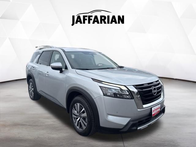 Brilliant Silver Metallic 2025 Nissan Pathfinder SL 4WD SUV / Crossover All-Wheel Drive 9-Speed Automatic