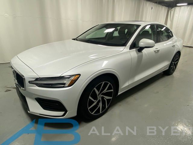 2020 Volvo S60 T5 Momentum FWD