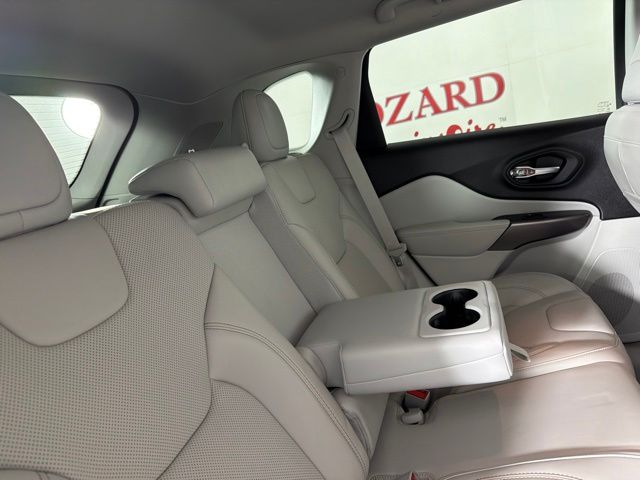 2021 Sangria Metallic Clearcoat Jeep Cherokee Latitude Lux 4X4 SUV