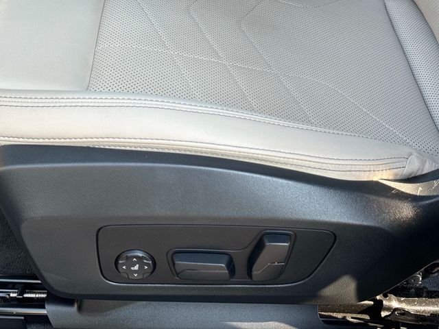 Used 2023 Green BMW xDrive28i image 29