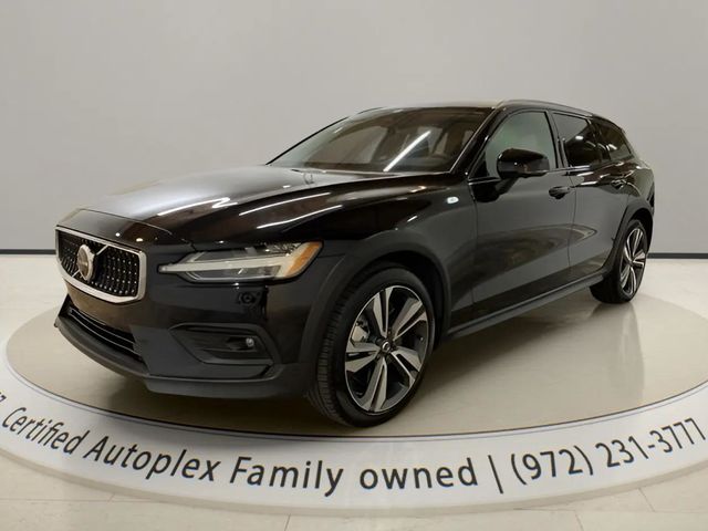 Onyx Black Metallic 2025 Volvo V60 Cross Country B5 Plus AWD Wagon All-Wheel Drive Automatic