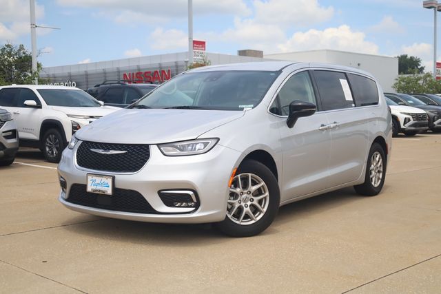 View vehicle photo 2
