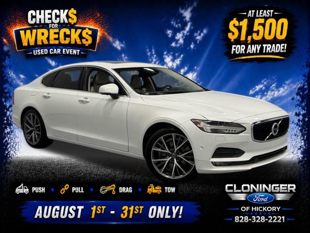 2017 Volvo S90 T6 Momentum AWD