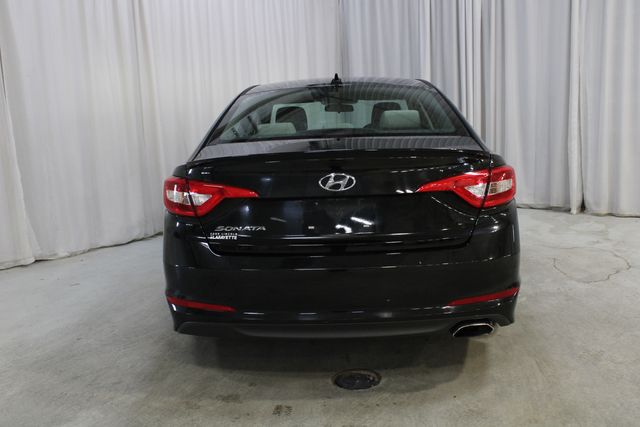 Used 2017 Black Hyundai Base image 22
