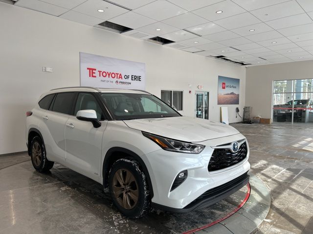 2023 Toyota Highlander Hybrid Bronze Edition AWD