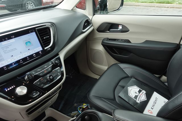 used 2024 Chrysler Pacifica car, priced at $25,889