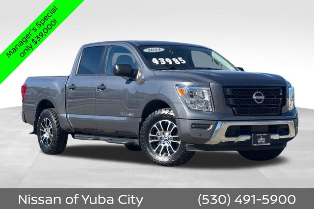 2024 Nissan Titan SV Crew Cab 4WD
