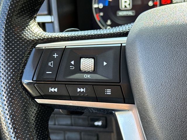 Used 2024 Silver Mitsubishi SE Black Edition w/Pano Roof image 29