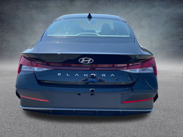 2024 Hyundai Elantra SE 4