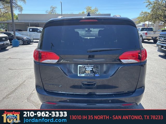 Used Car 2020 Chrysler Pacifica  Touring L For Sale Under $20,000 In San Antonio, Texas