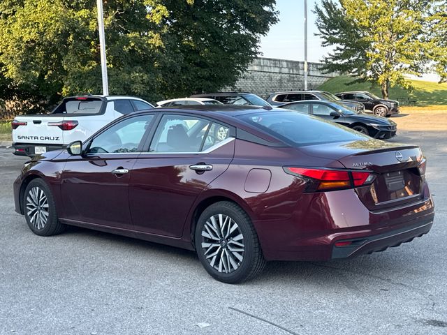 Used 2025 Red Nissan 2.5 SV image 3