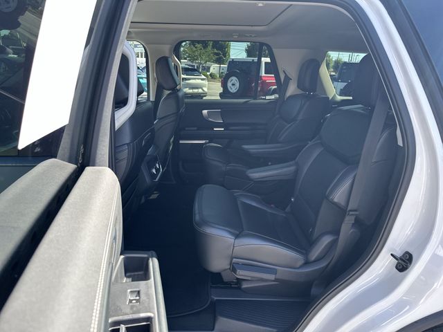 Used 2025 White Ford Platinum image 23
