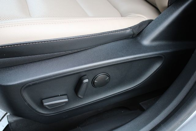 Used 2022  Ford Titanium image 3