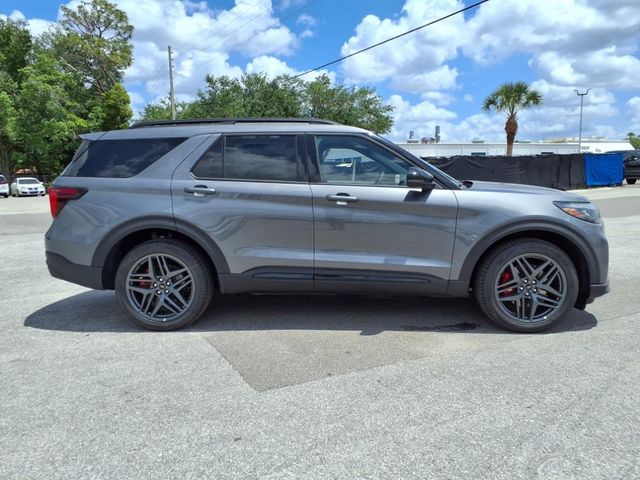 2025 Ford Explorer ST photo