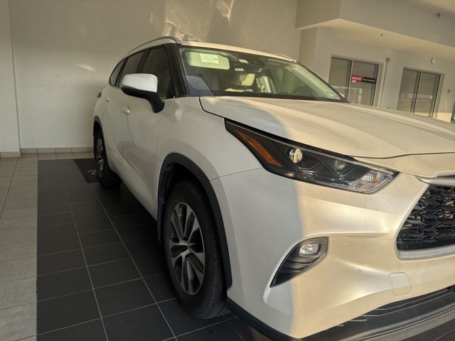 2023 Toyota Highlander XLE Beige at Don McGill Toyota
