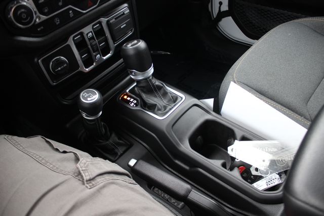 Used 2024 White Jeep Sport S image 11