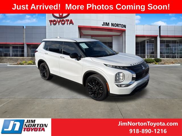 2023 Mitsubishi Outlander SE Black Edition's photo