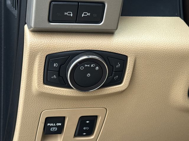 Used 2019 White Ford Lariat image 23