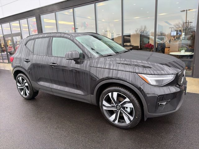2026 Volvo XC40 B5 Plus