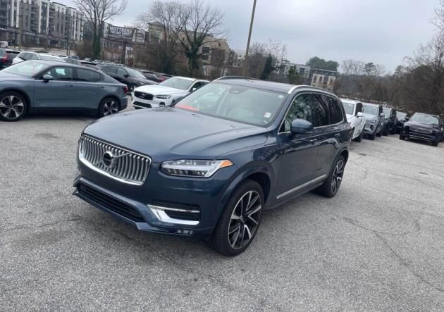 2023 Volvo XC90 Plus's photo