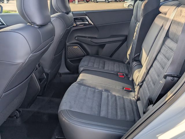 New 2026 White Mitsubishi SE image 25