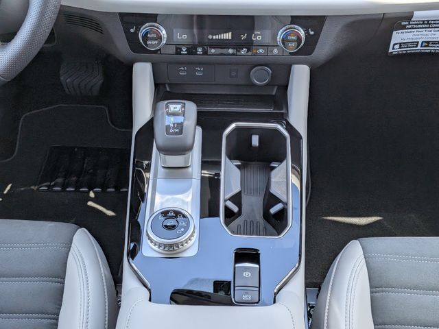 2026 White Diamond Mitsubishi Outlander SE FWD SUV