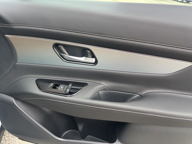 New 2025 White Nissan SL image 23