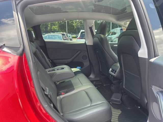 2024 Tesla Model Y Long Range - Photo 18
