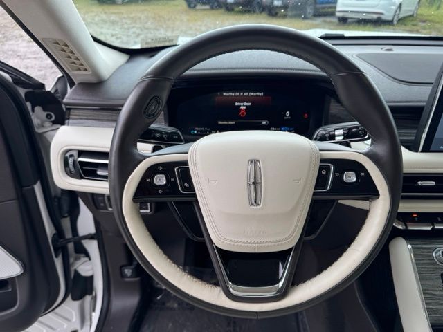 Used 2020 White Lincoln Black Label Grand Touring image 18