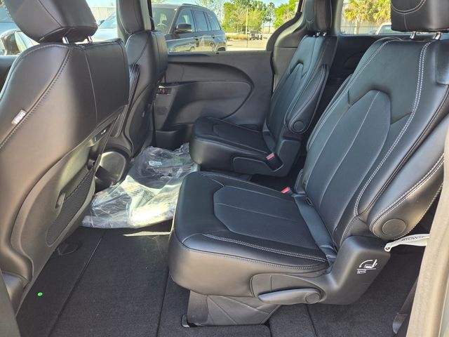 New 2026 Silver Chrysler Select image 5