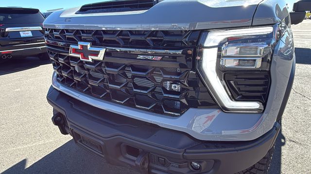 2025 Chevrolet Silverado 2500HD ZR2 9