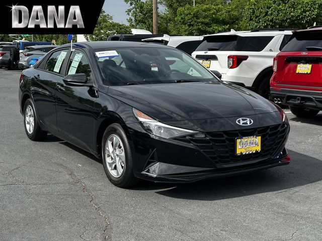 Onyx Black 2023 Hyundai Elantra SE FWD Sedan Front-Wheel Drive Continuously Variable Transmission