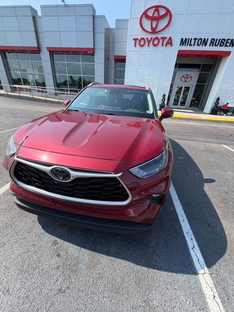 Red (Maroon) 2023 Toyota Highlander SUV / Crossover All-Wheel Drive 8-Speed Automatic