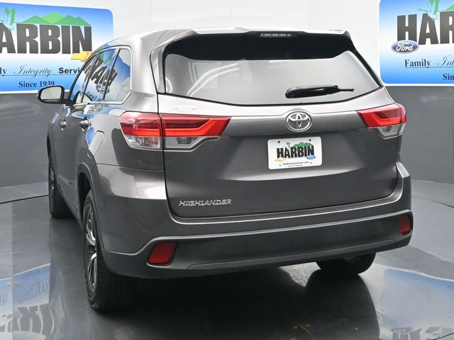 2019 Toyota Highlander LE photo
