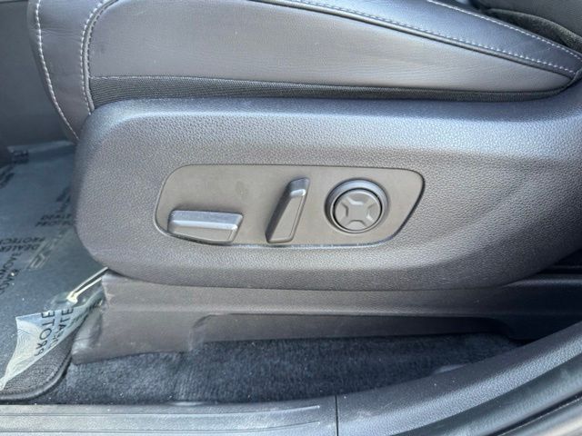 Used 2025  Kia LXS image 21