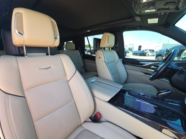 2021 Cadillac Escalade Premium Luxury:45327B1