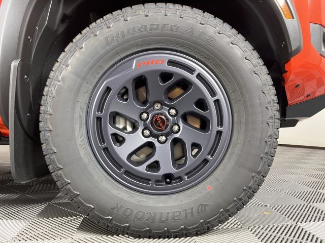 2025 Nissan Frontier PRO-4X 14