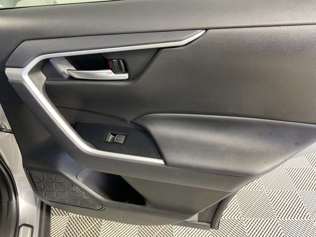 2025 Toyota RAV4 XLE Silver Sky Metallic - Grieco Acura - Image 25