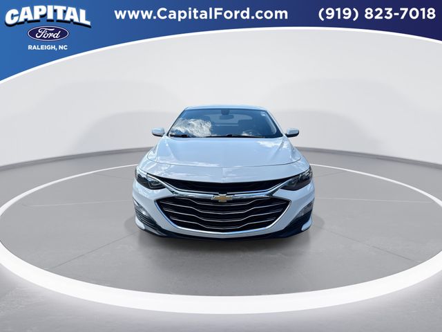 Used 2022 White Chevrolet LT image 3